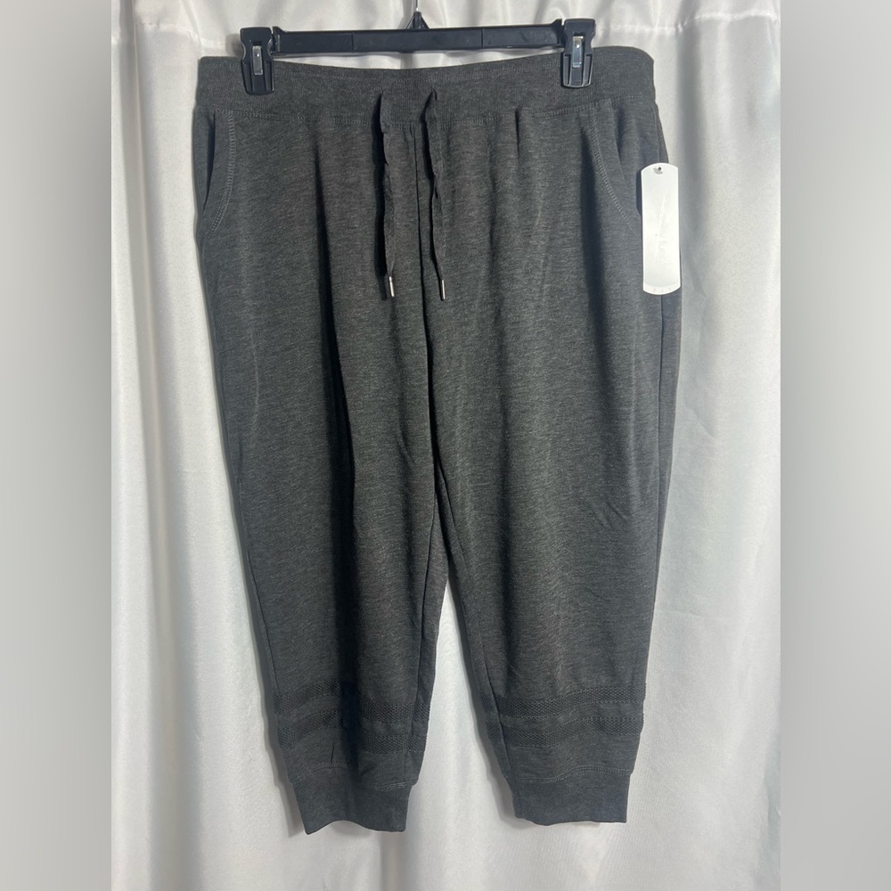 Daisy Fuentes XL cropped charcoal lounge pants, NWT!
